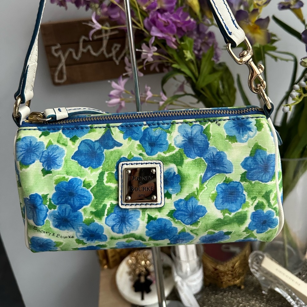 NWOT Dooney & Bourke rare vintage pristine condition mini floral barrel bag
